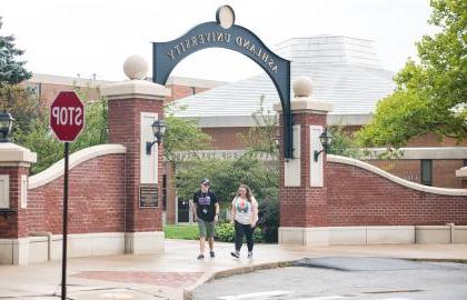 Students walking on AU campus